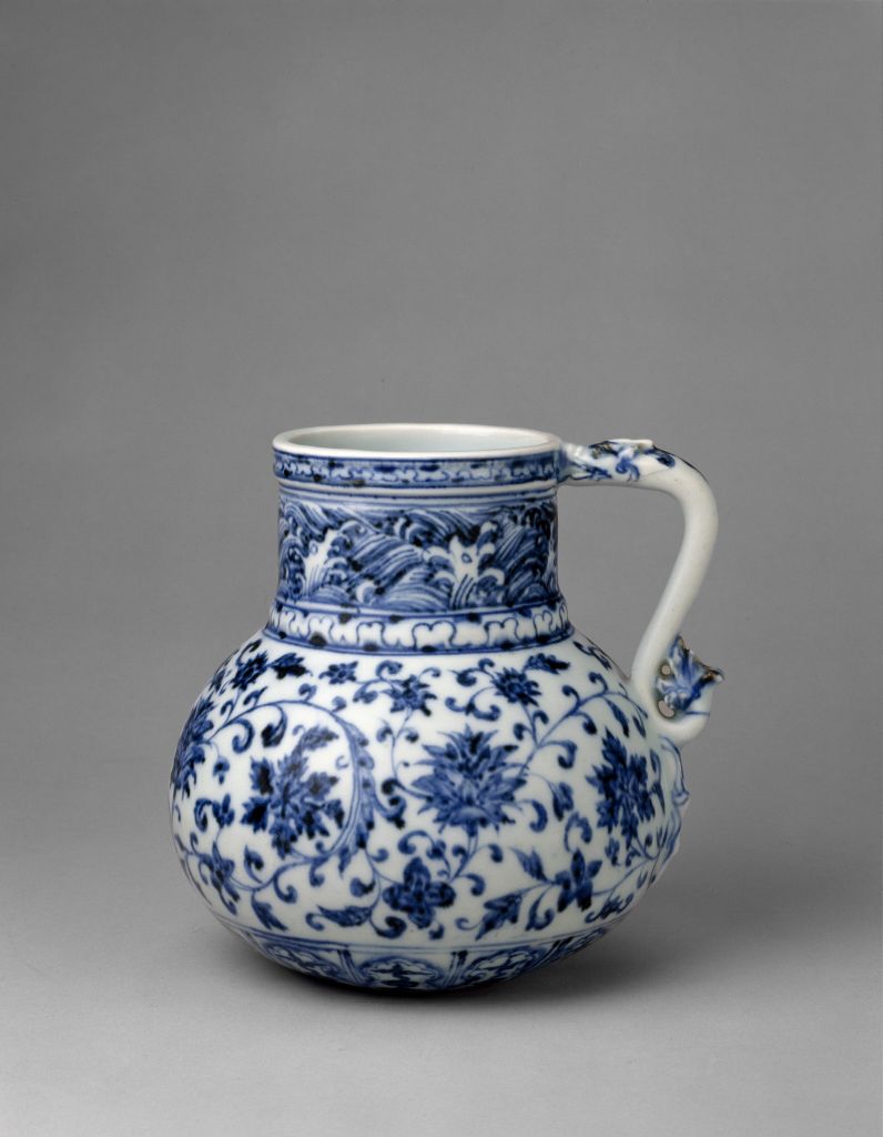 图片[1]-Blue and white flowers with tangled branches and lotus patterns-China Archive